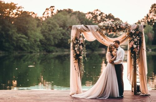 Deze wedding trend hot! en pilaren jouw bruiloft - WeddingFair