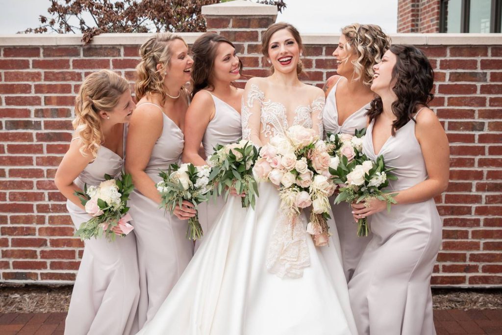 bruidsmode trouwjurken vormen en stijlen weddingfair