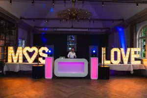 dj op je bruiloft op de trouwbeurs