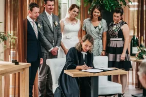 trouwambtenaar cocky drost bij weddingfair trouwbeurzen