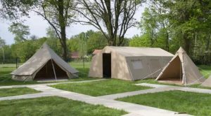 luxe tent huren met bedden voor bruiloft en feest