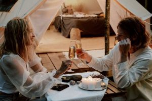luxe tent huren met bedden voor bruiloft en feest