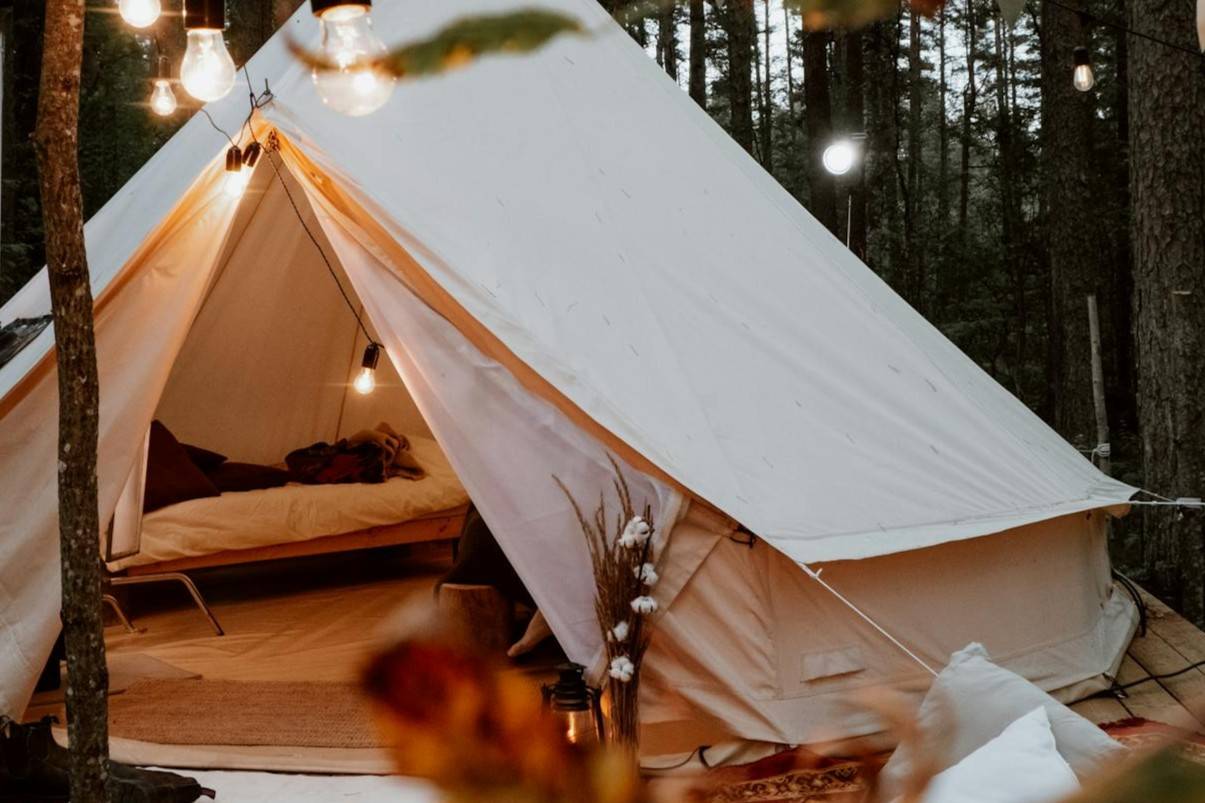 luxe tent huren met bedden voor bruiloft en feest