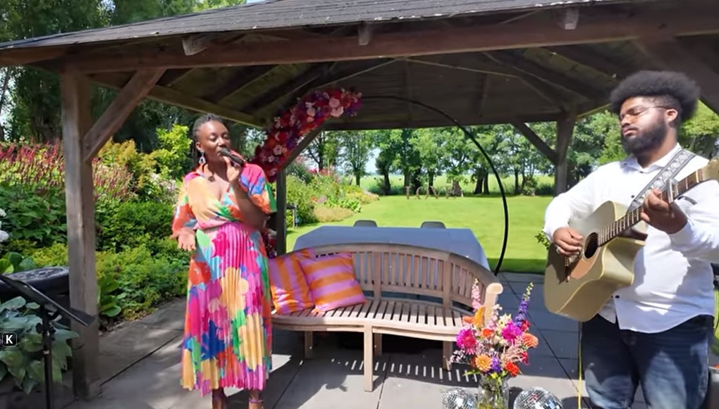 colored by design asther tauwnaar zangeres